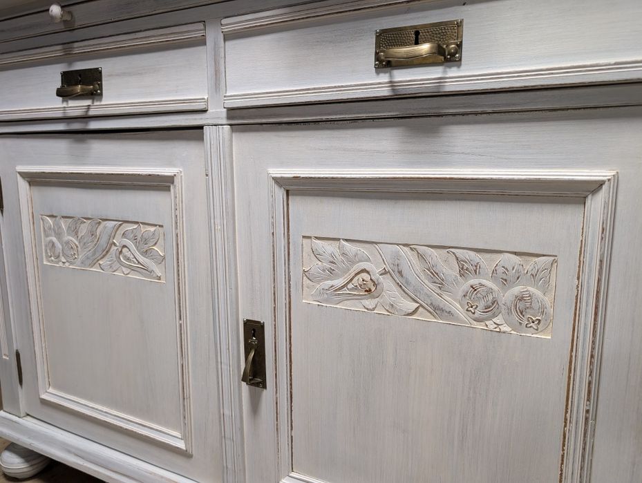 Sprzedam komode w kolorze bielonego drewna