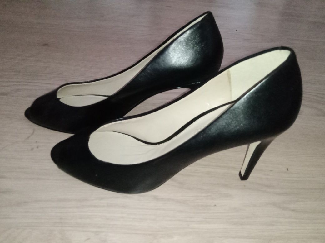 Продам женские туфли канадской фирмы "  ALDO"