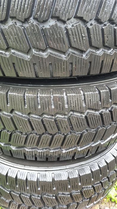 Продам резину 235/65/16 c