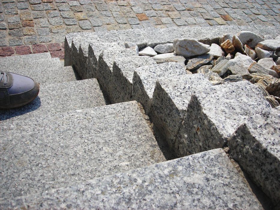 Palisada granitowa kostka brukowa Ziemia Granit cięto-łupany 10x10x30