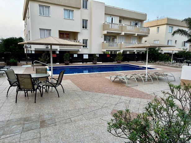 Apartament na Cyprze z widokiem na morze, 3 pokoje, basen, taras.
