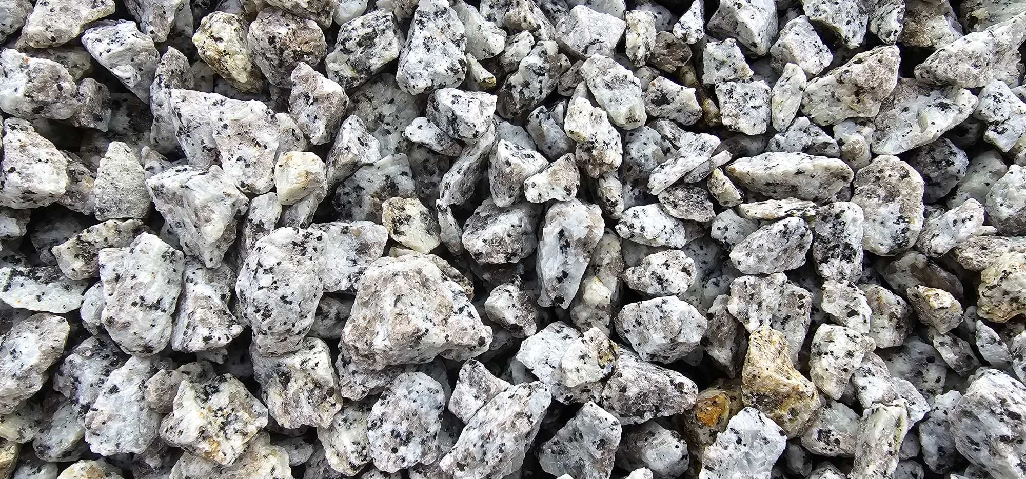 Kora kamienna antracytowa czarna Grys ogrodowy Granit Gnejs Kostka
