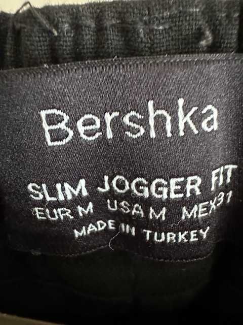 Spodnie męskie M Jogger fit Bershka czarne z białymi lampasami