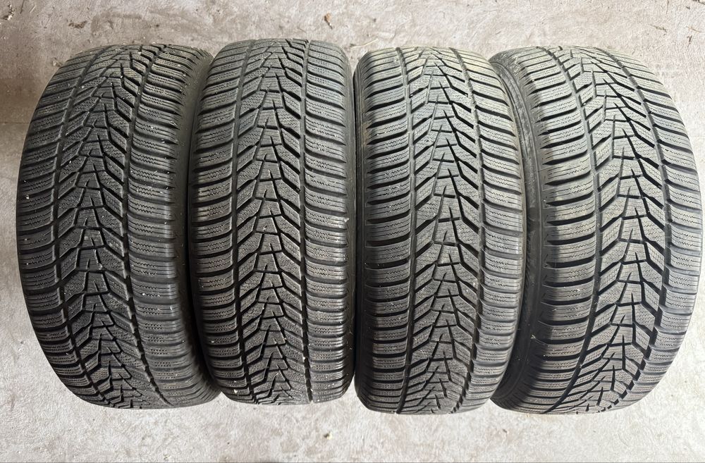 Майже нові зимові шини 235/55 r18 Hankook