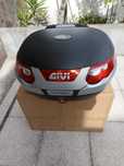 Top case givi maxia 3