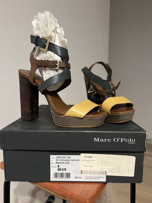 Босоніжки на підборах