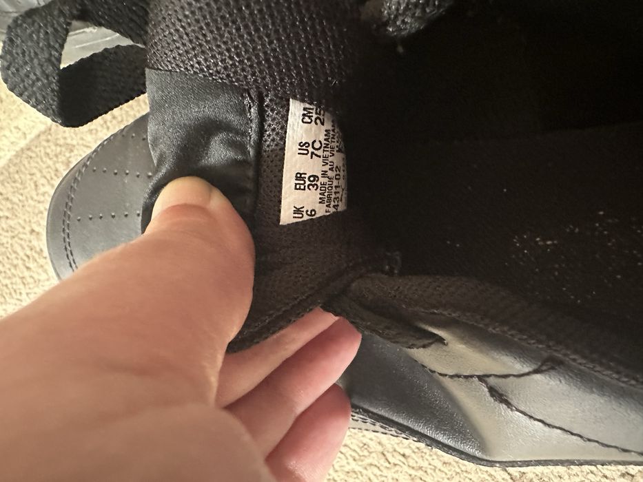 Шкіряні кросівки пума 39