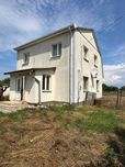 Чудовий будинок у центрі села Плесецьке