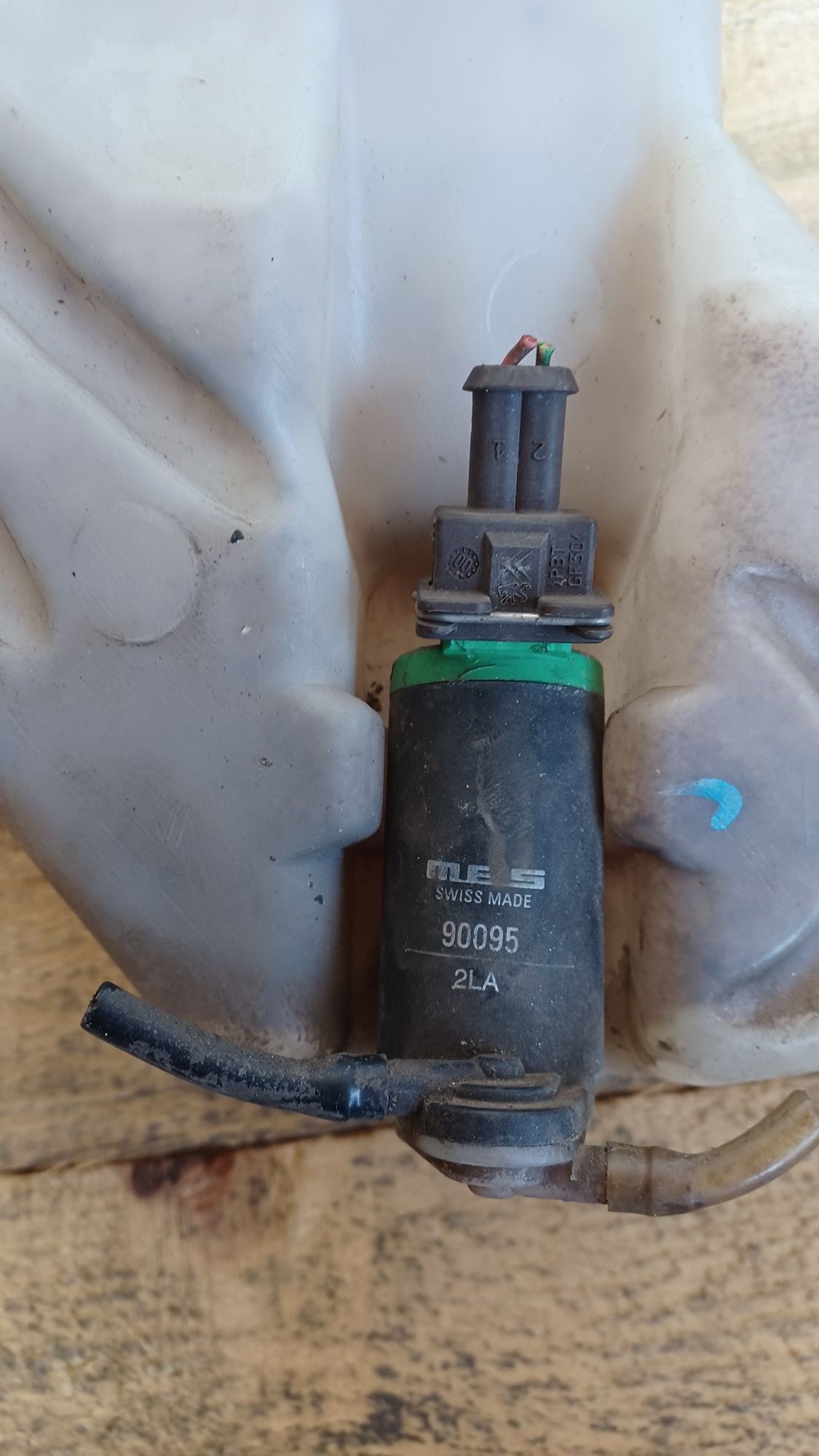 Depósito limpa vidros com motor Peugeot 206