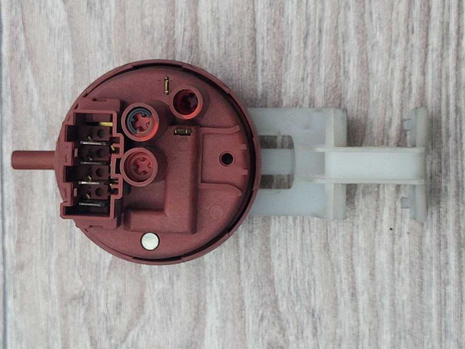 Реле уровня воды (прессостат) стиральной машине Indesit WIUL83CSI Б/У