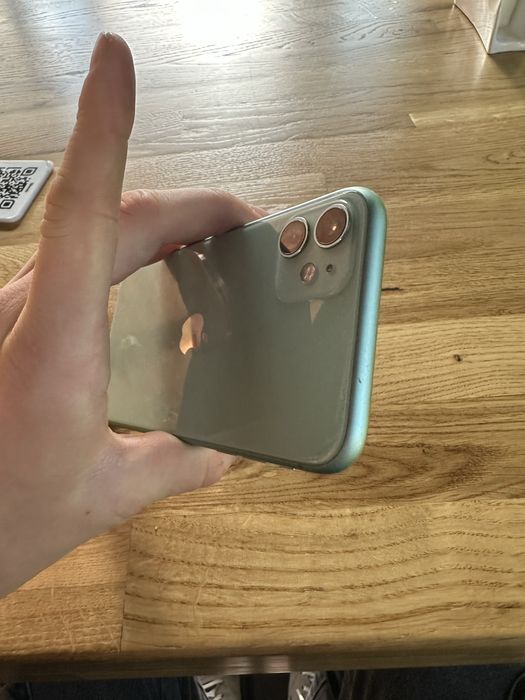 Продам айфон 11 на 64гб