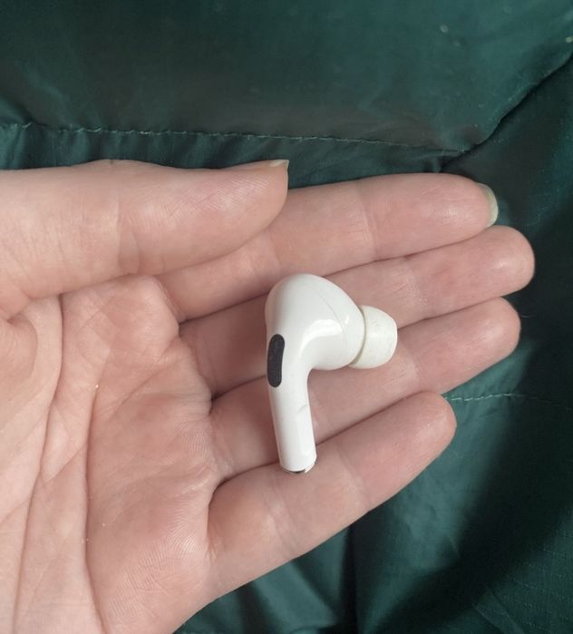 Правий навушник Airpods pro А2804