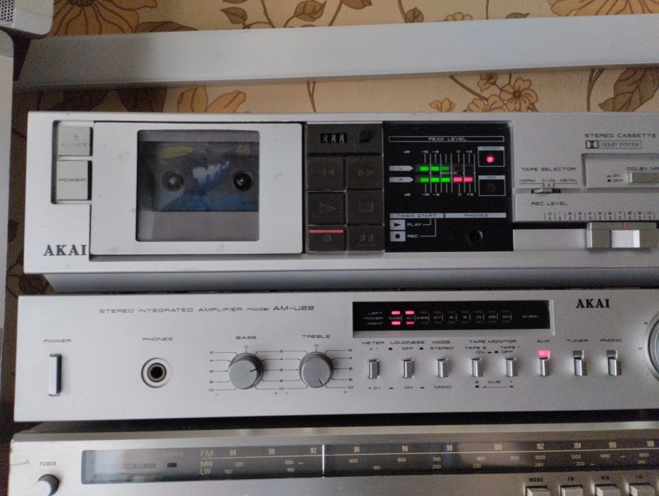 AKAI  АМ -U22 усилитель