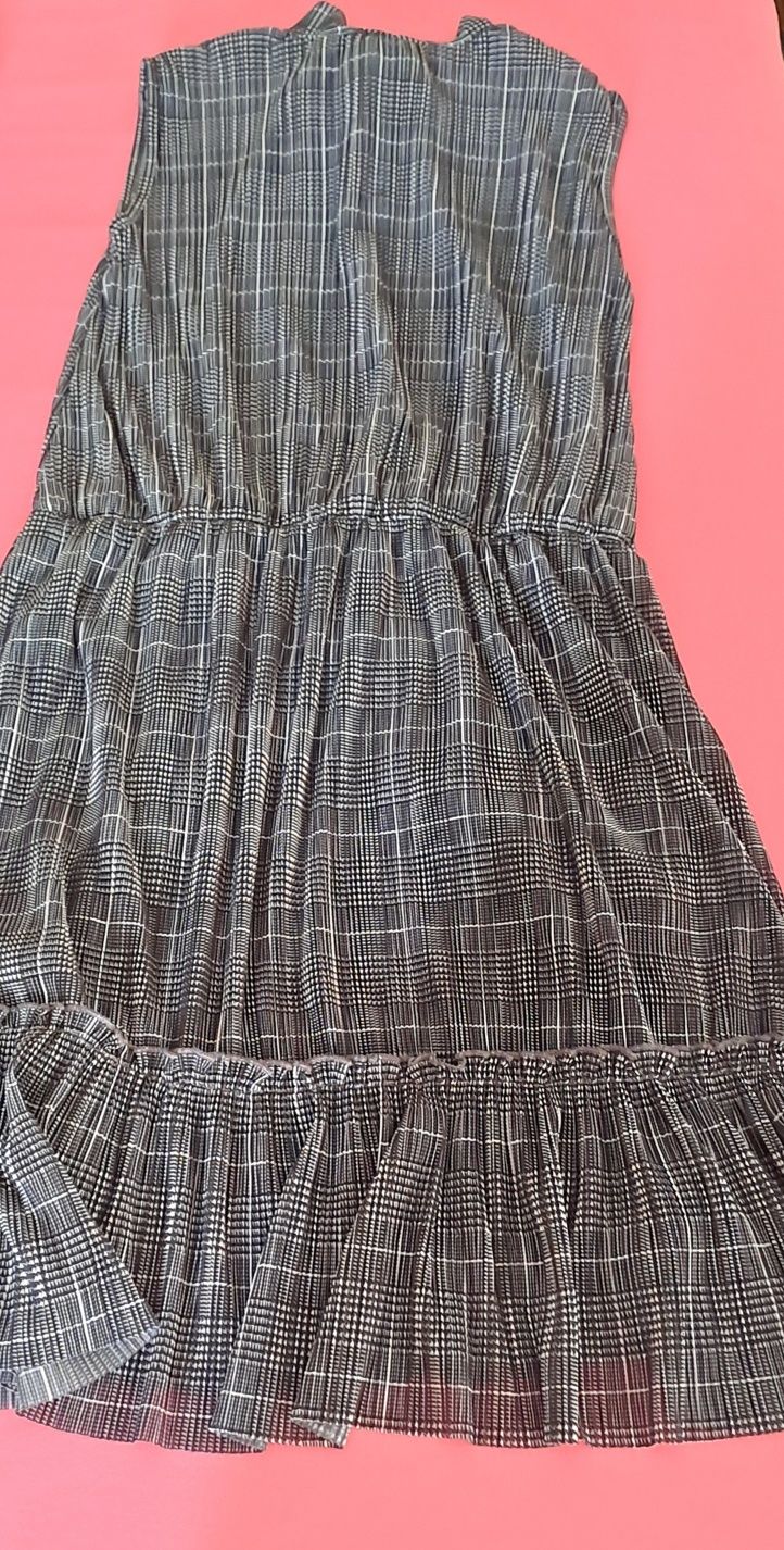 Sukienka Mochito R:XL, podszewka, piękne plisowana