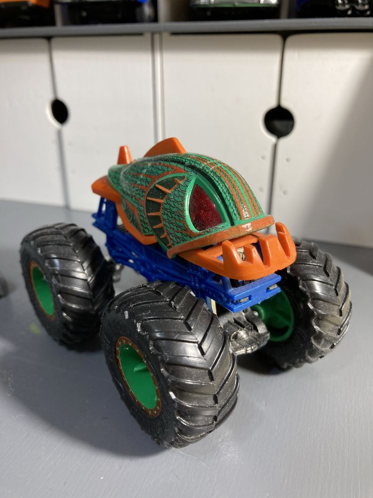 Машинка Hot Wheels Monster Trucks  Piran-ahh