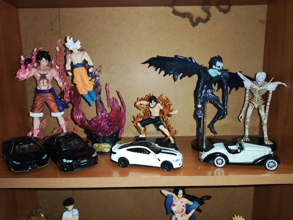 Action Figures e Carros de Coleção