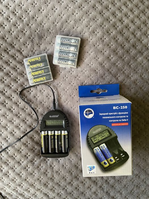 Вспышка Nissin Di700A и зарядное устройство