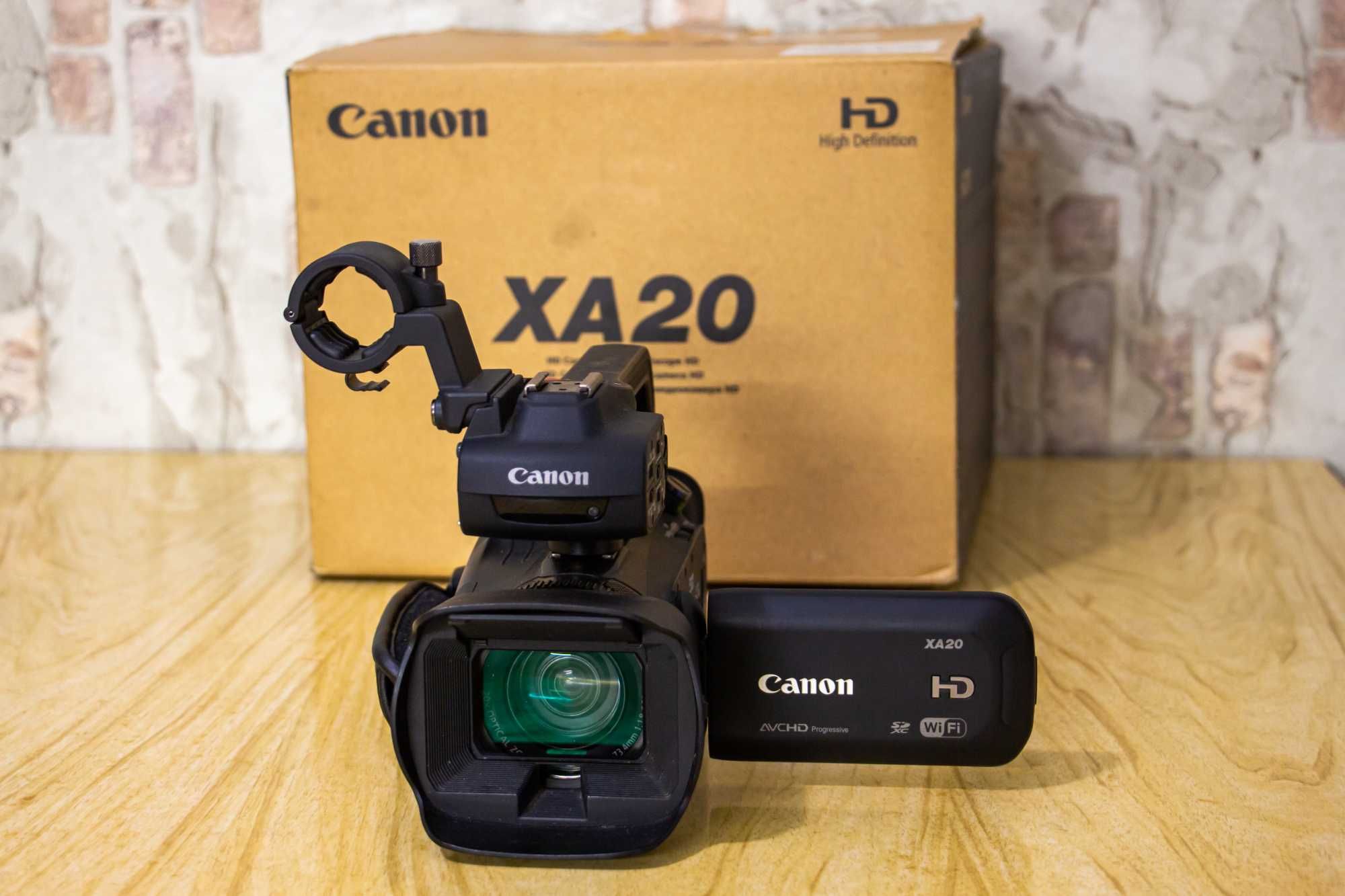 Відеокамера Canon XA20