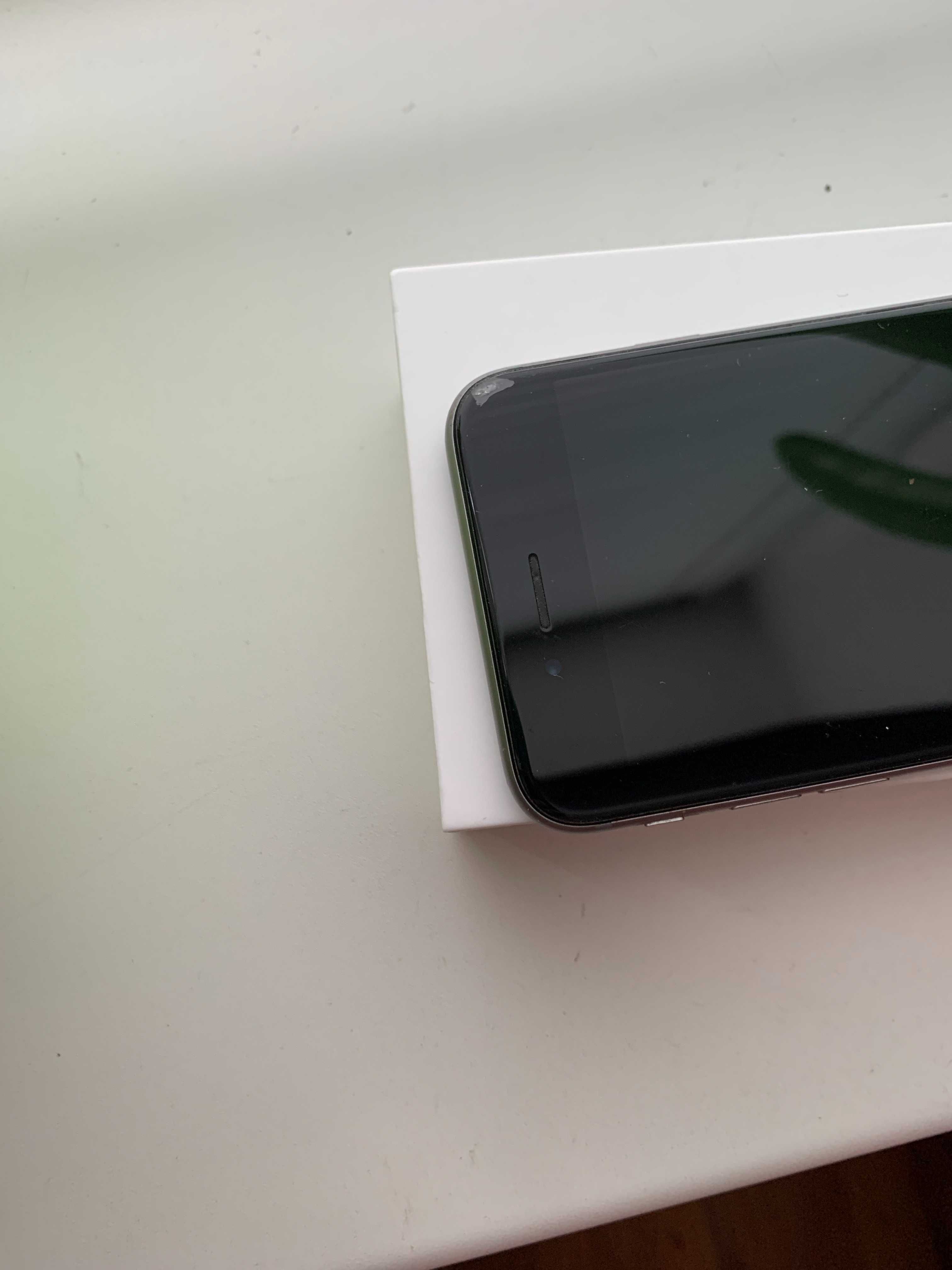 Телефон IPhone 6S