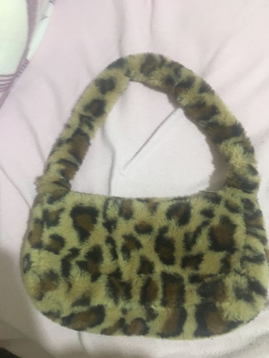 Mala leopardo tecido usada 2 vezes boa opcao para usar com uma roupa l
