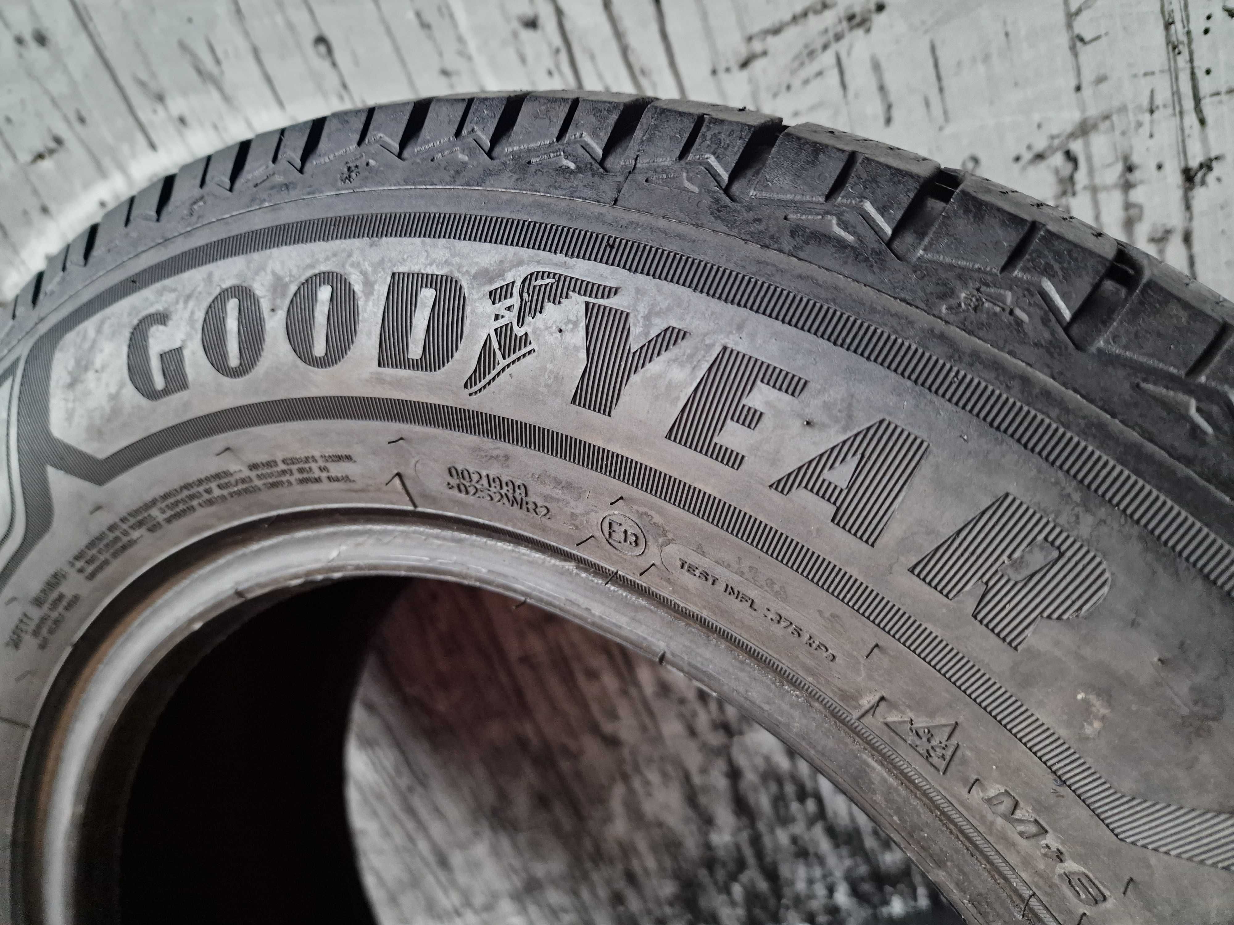 Sprzedam oponę 215/65 15" C Goodyear Vector 4 Seasons Cargo 8,5mm 22r