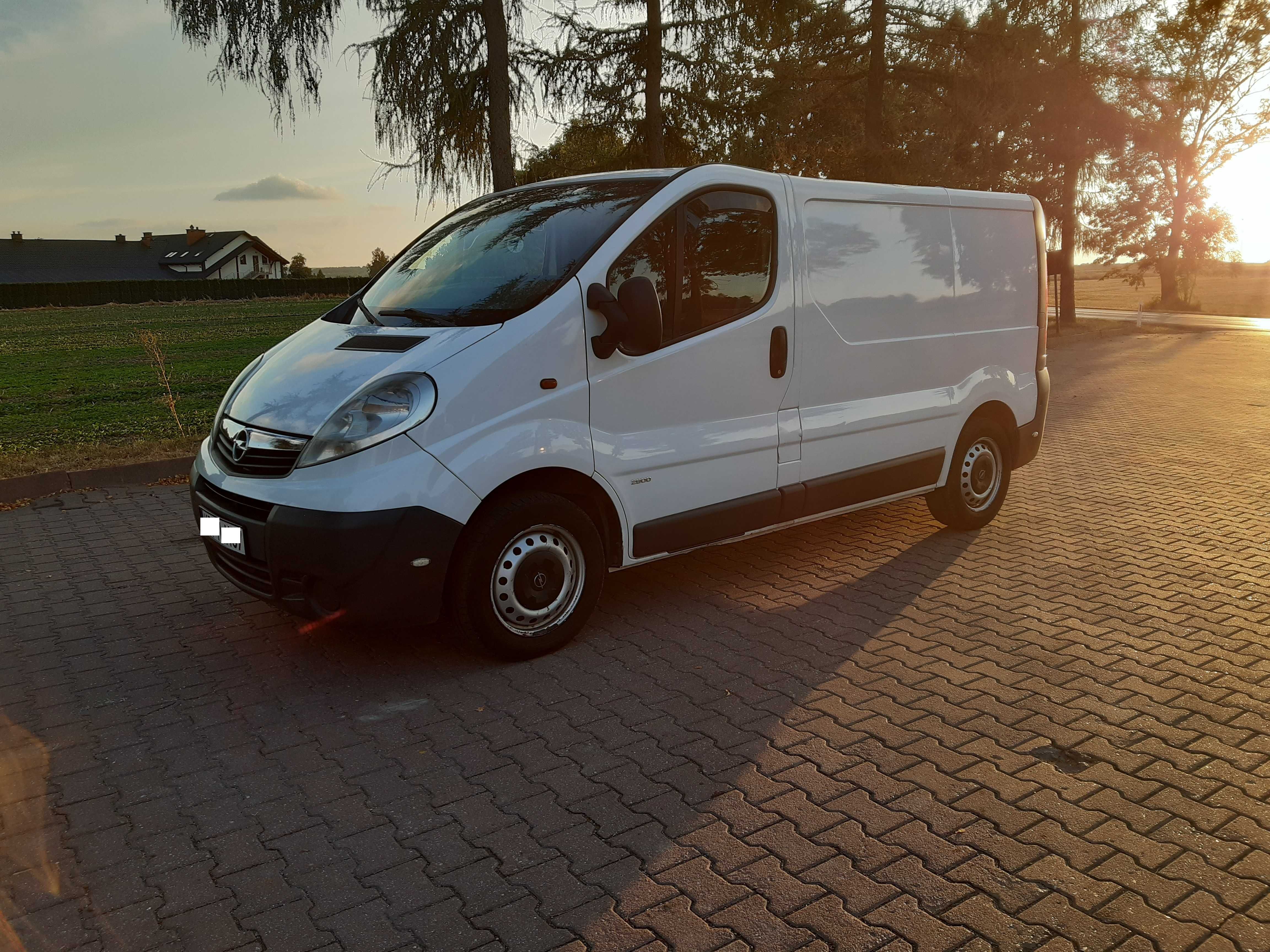 Opel Vivaro 2,0 115 KM klima nowe wtryski niski przebieg