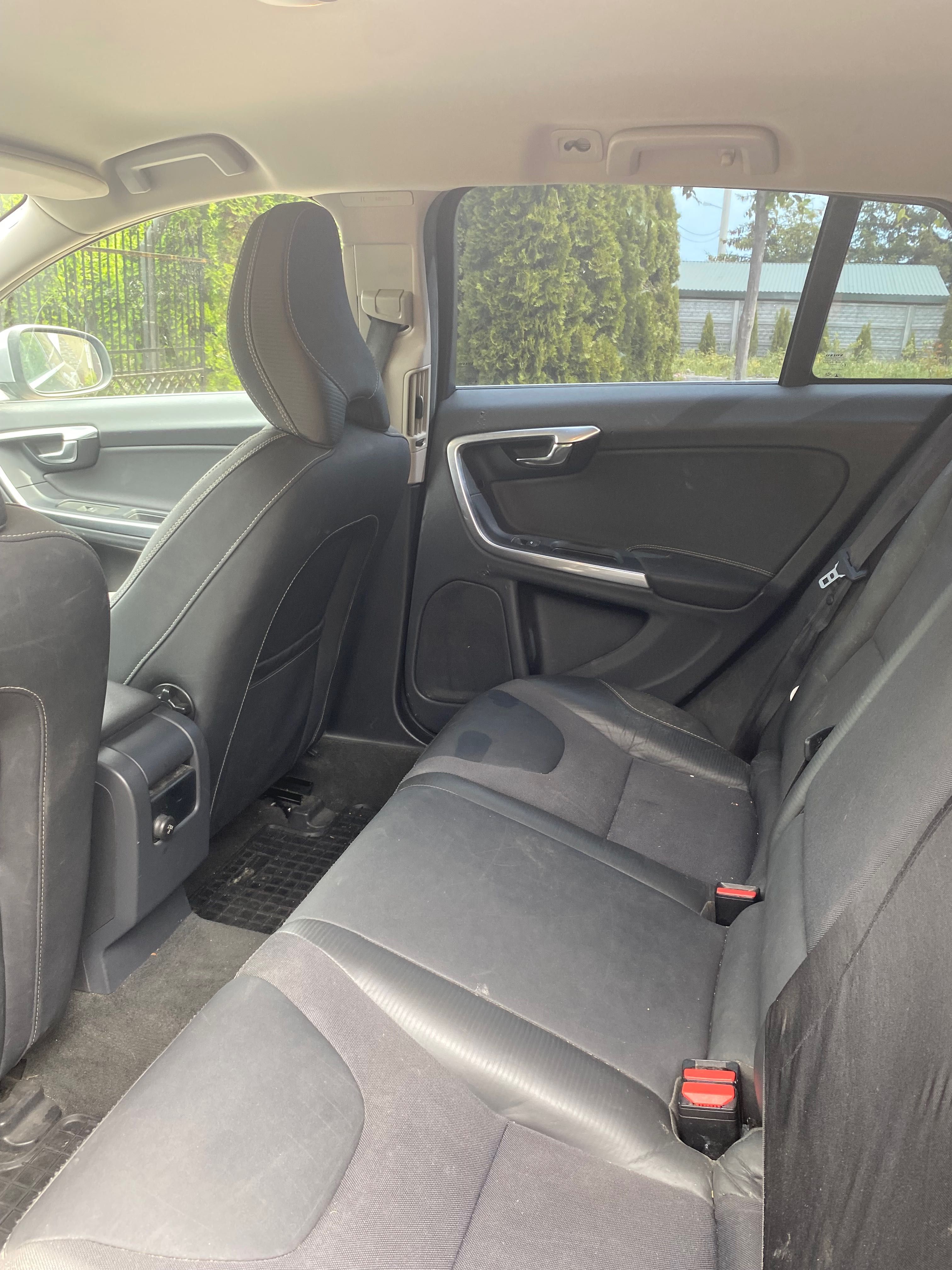 Volvo v60 T5 momentum