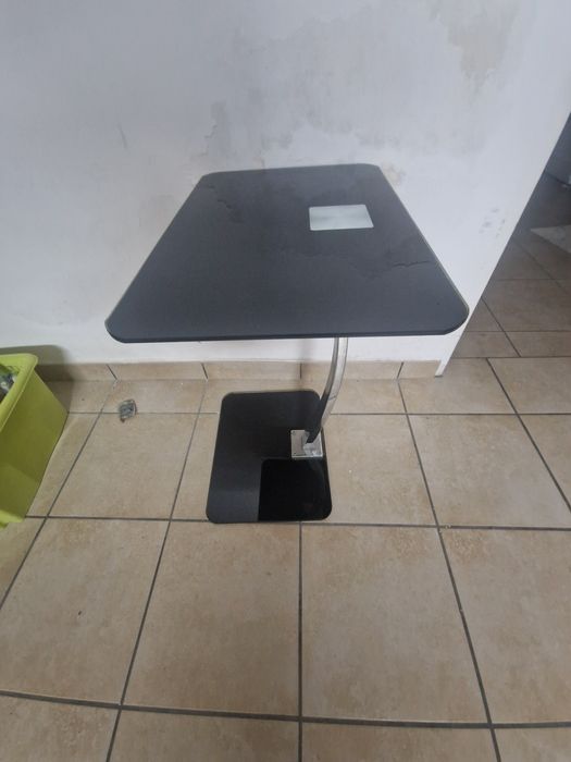 szklana półka podstawa pod laptop