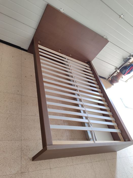 Cama IKEA 2,00x1,40 bom estado possibilidade de entrega