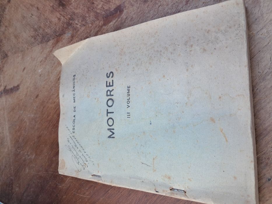 Livro antigo de motores