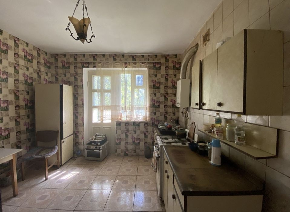 Продам великий 2 поверховий будинок