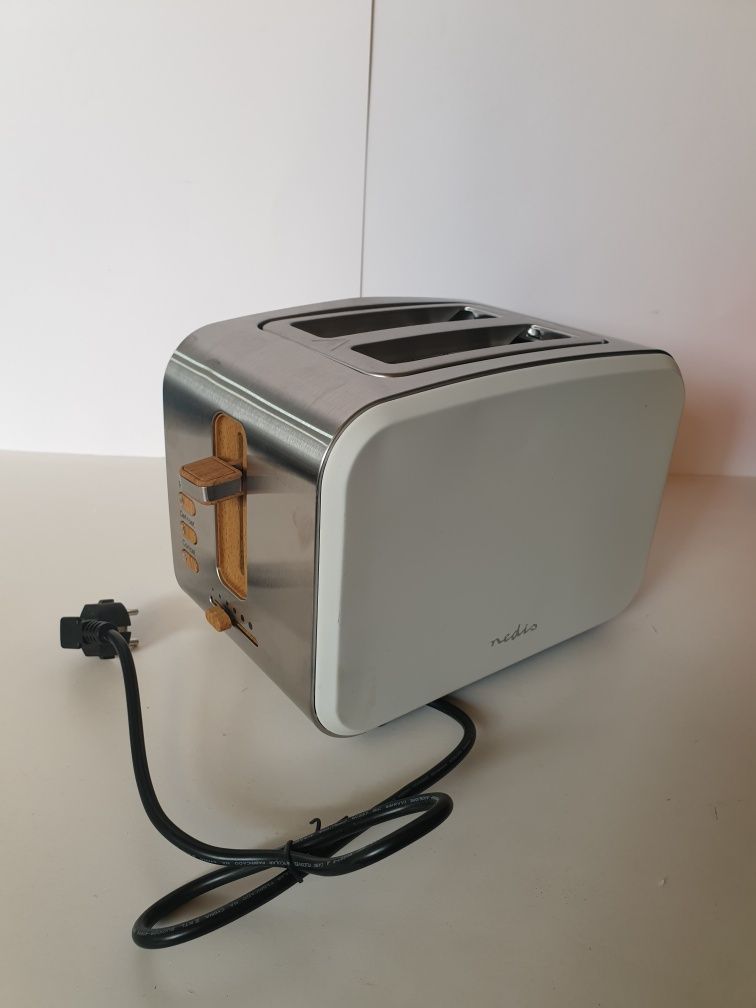 Toster NEDIS model KABT510EWT 900 W retro