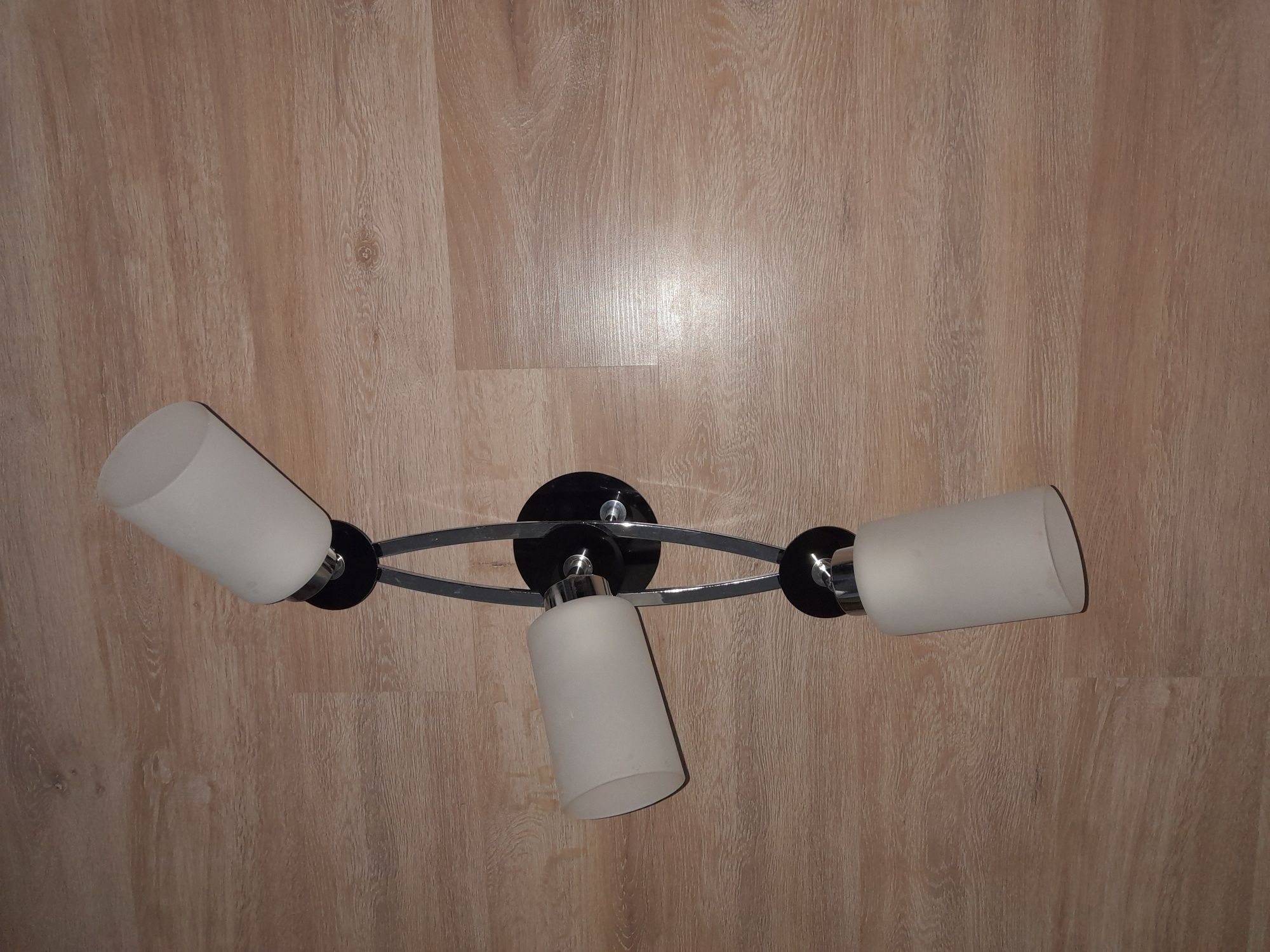 Lampa trzy punktowa