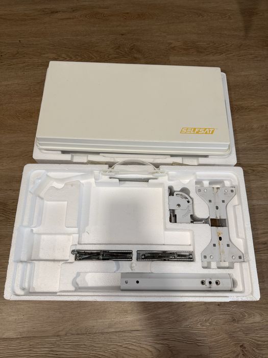 Antena satélite plana Selfsat H30D