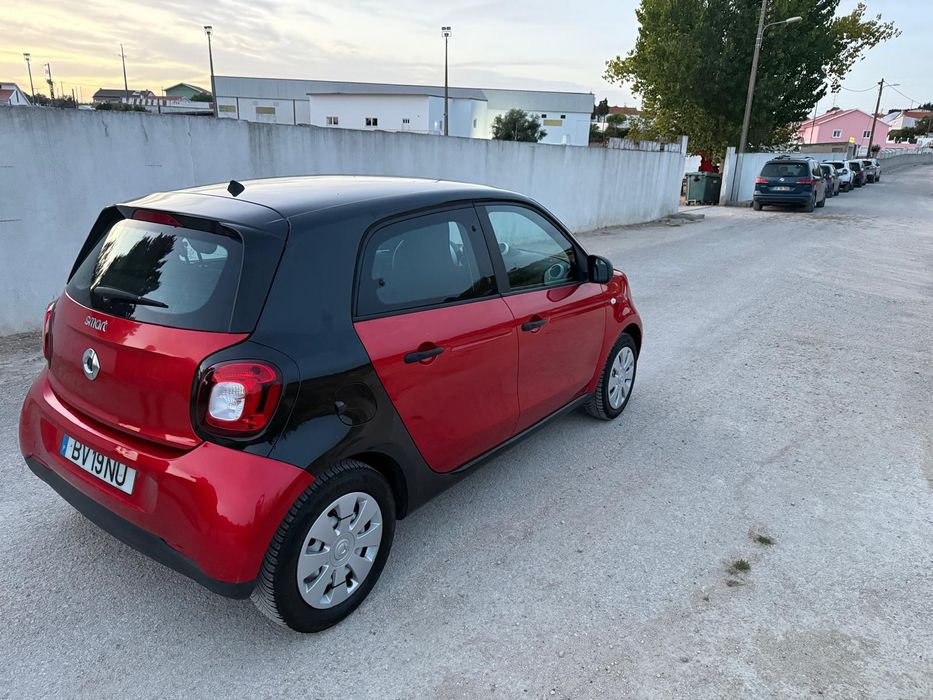 Smart fourfour 
Ano 2016
Gasolina 
120500 km 
Caixa manual 
Interior i
