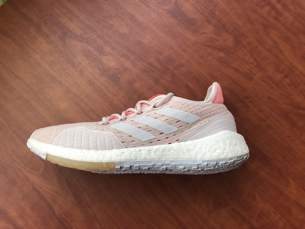 Кросовки adidas boost женские