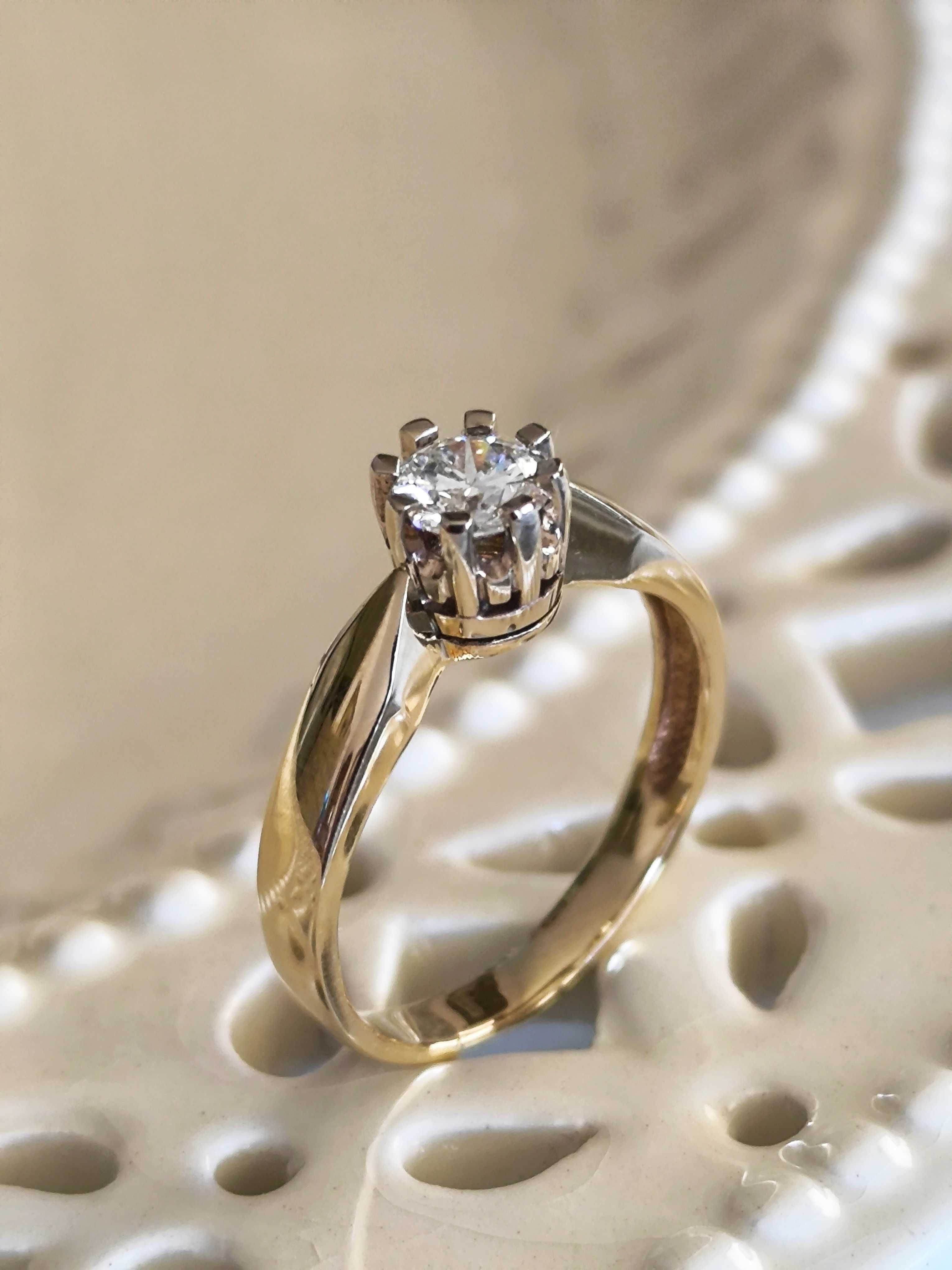 Pierścionek z diamentem 0,57 CT, 3 x Excellent / dwa certyfikaty