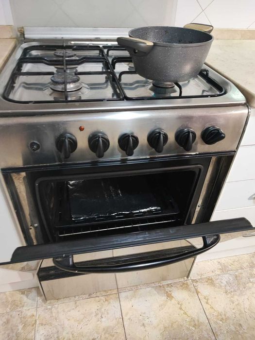Fogão em ótimo estado e a funcionar (gás canalizado)