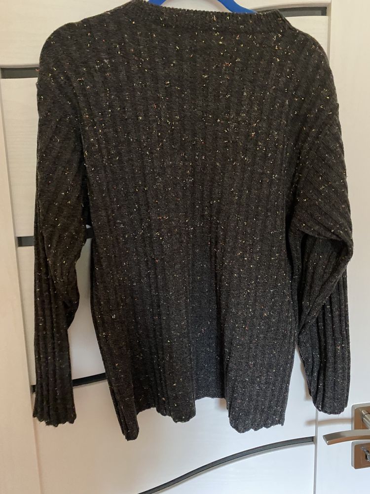 Sweter w kropki kolorowe