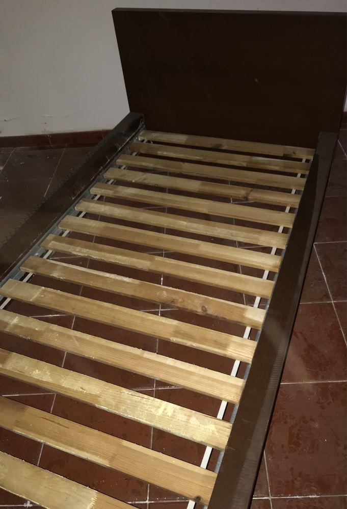 Cama com estrado Ikea