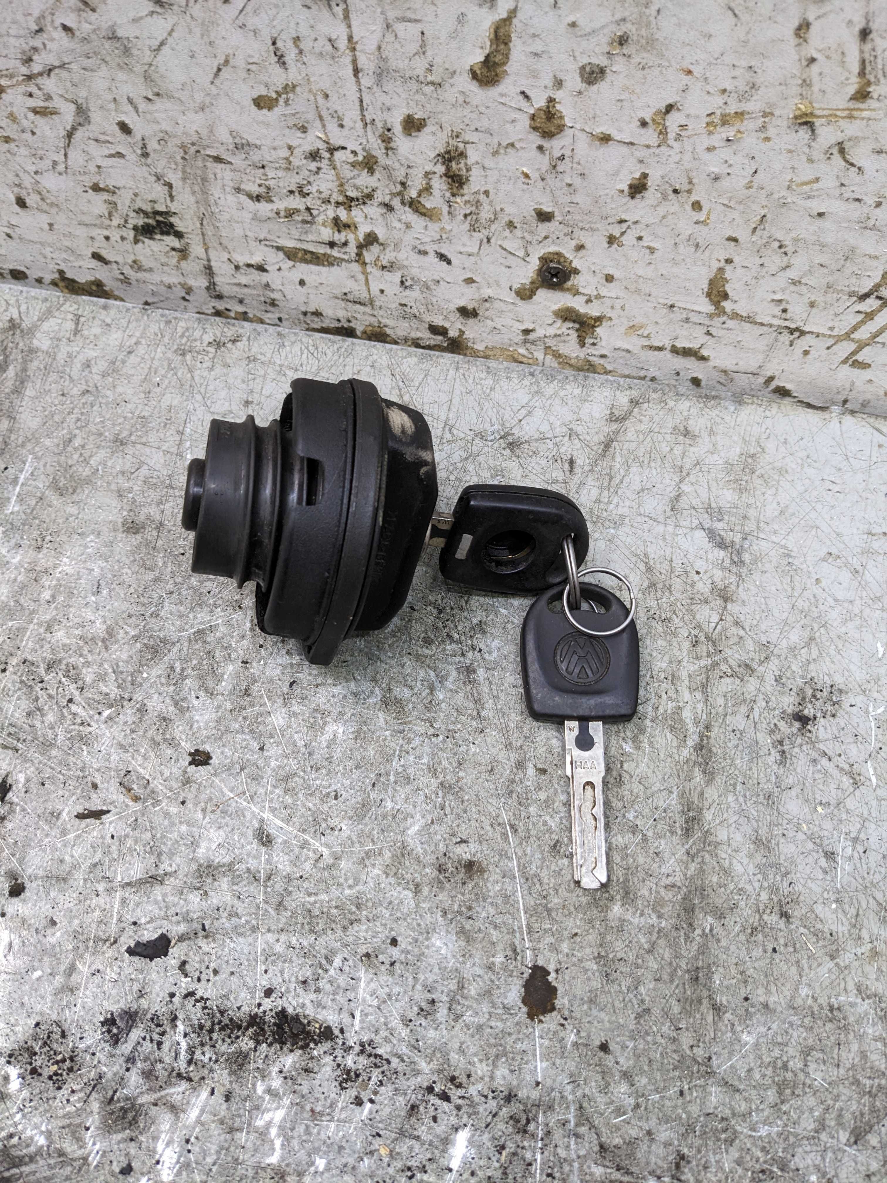 Volkswagen Audi Kluczyk Korek Wlewu Paliwa