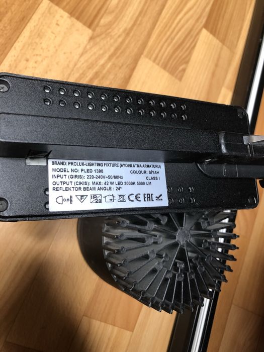 Трифазні трекові системи освітлення.