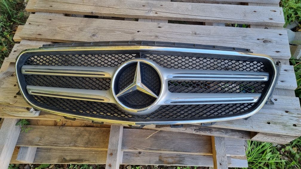 Mercedes E klasa E213 Atrapa, Grill + znaczek emblemat