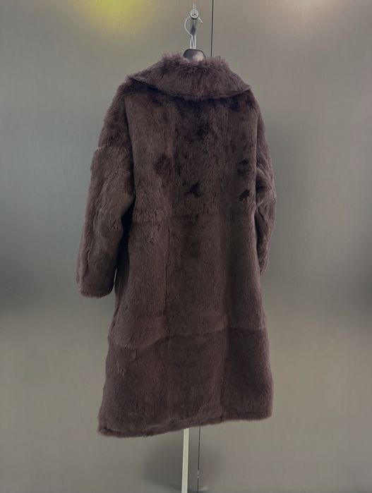 Burberry płaszcz z futrem – dwustronny model jesień/zima 2025