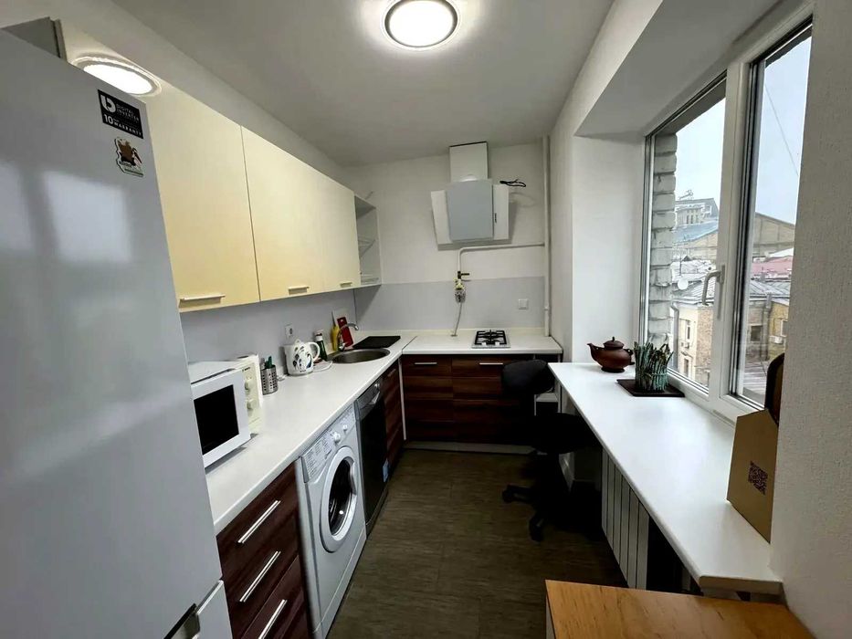 Пропонується в довготривалу оренду квартира на Подолі.