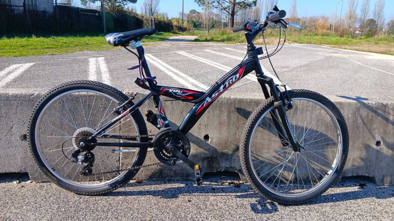 Bicicleta para criança, preta e vermelha roda 20'' como nova