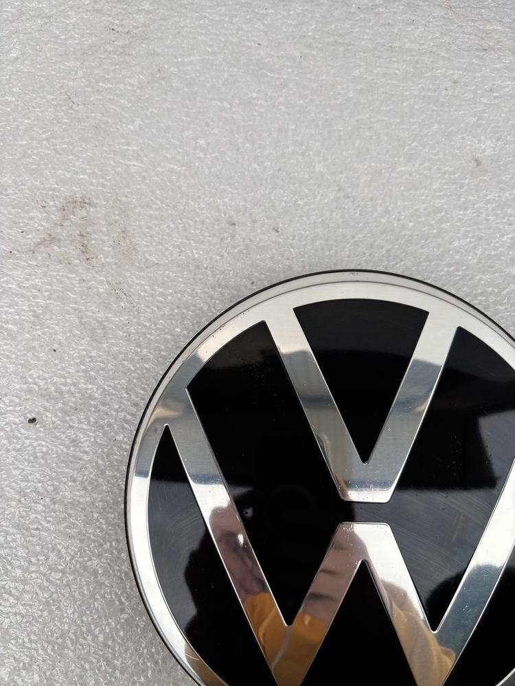 VW E-UP pod radar emblemat znaczek logo przód