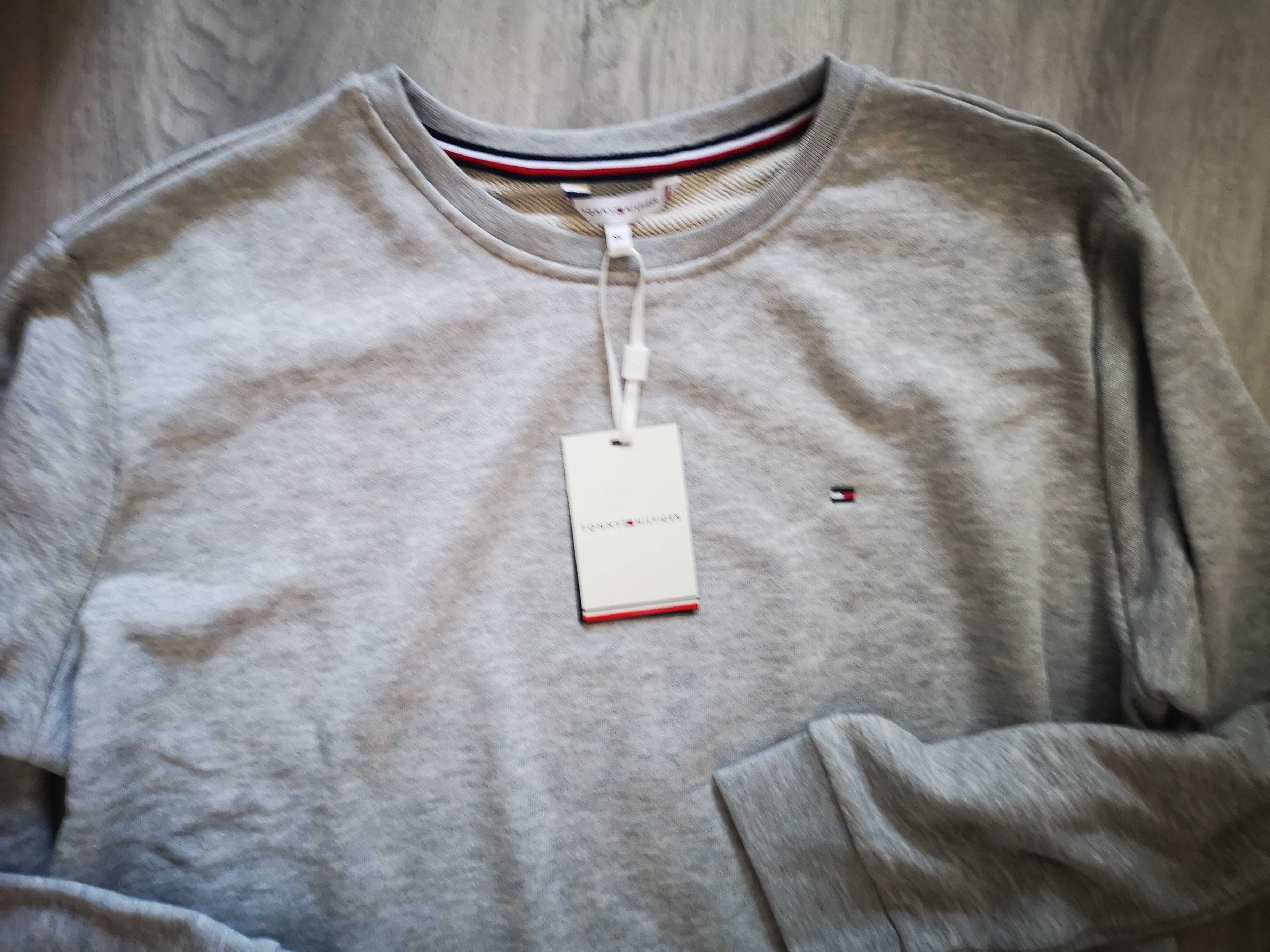 Tommy Hilfiger- sliczna bluza xl nowa  449 zl/249 zl