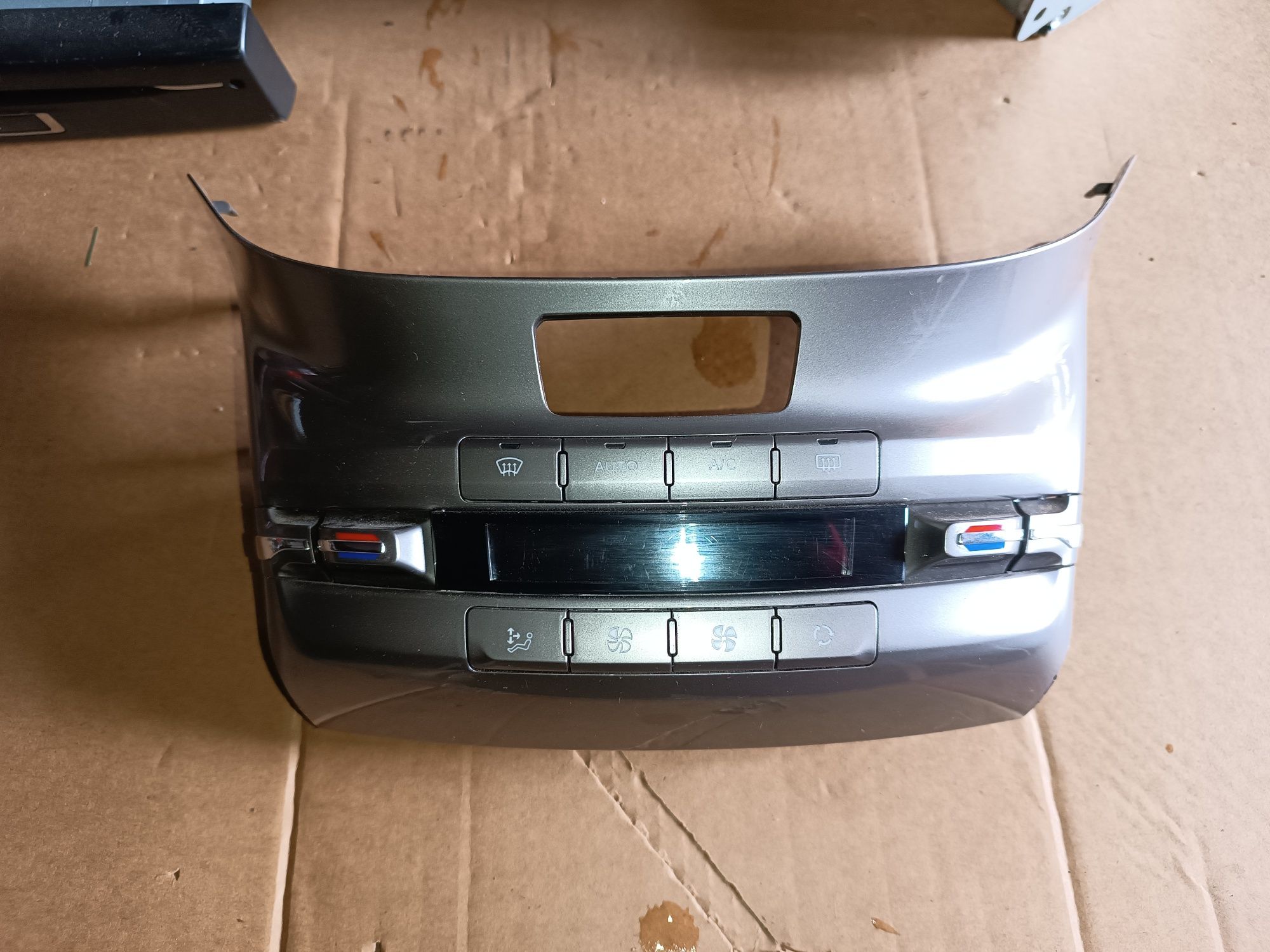Peugeot 208 I GTi XY - Panel nawiewu klimatyzacji Srebrny 96.722.471EY