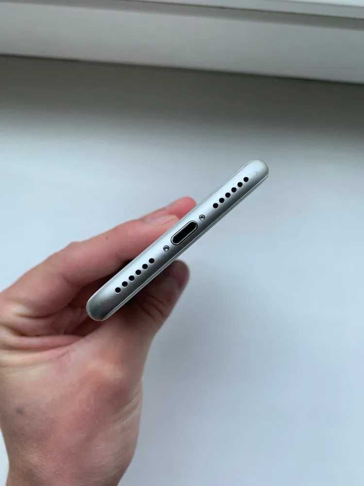 iPhone 8, 256 GB, white